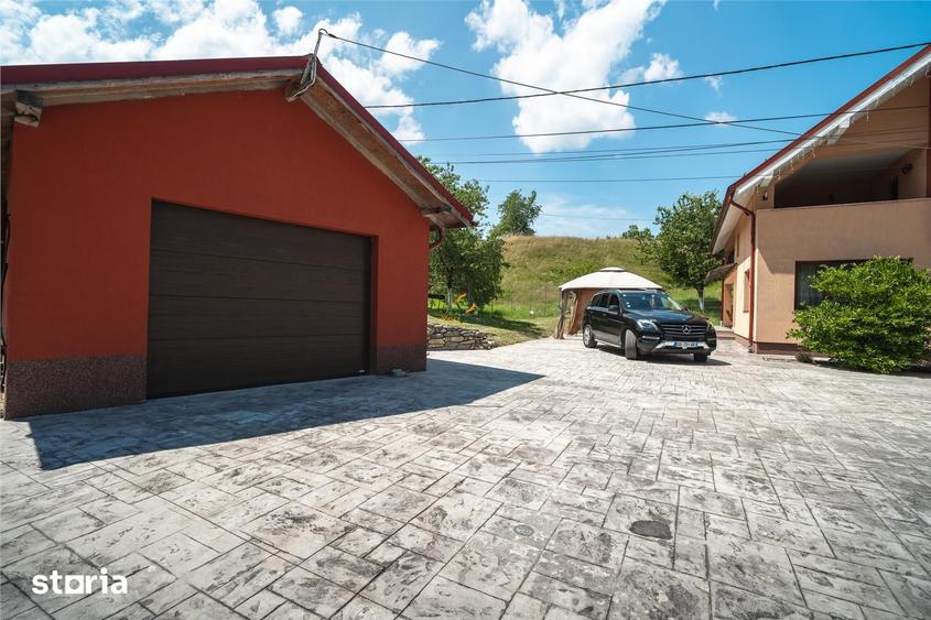 Casă cu 4 camere cu Teren 1500 Mp în Central
