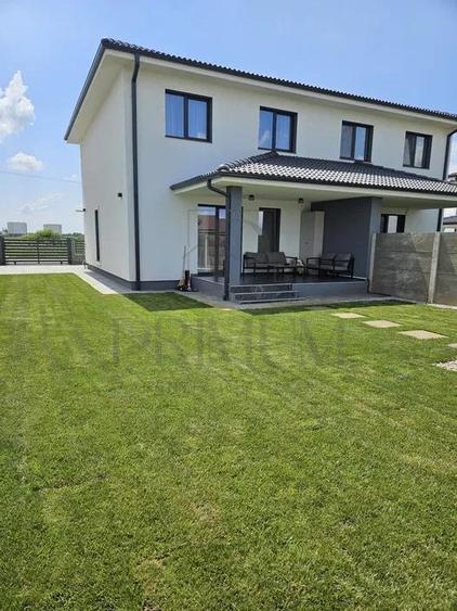 Duplex cu 4 camere cu Canalizare în Moșnița Nouă