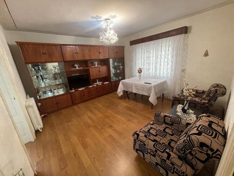 Casă individuală cu 4 camere cu Canalizare în Central