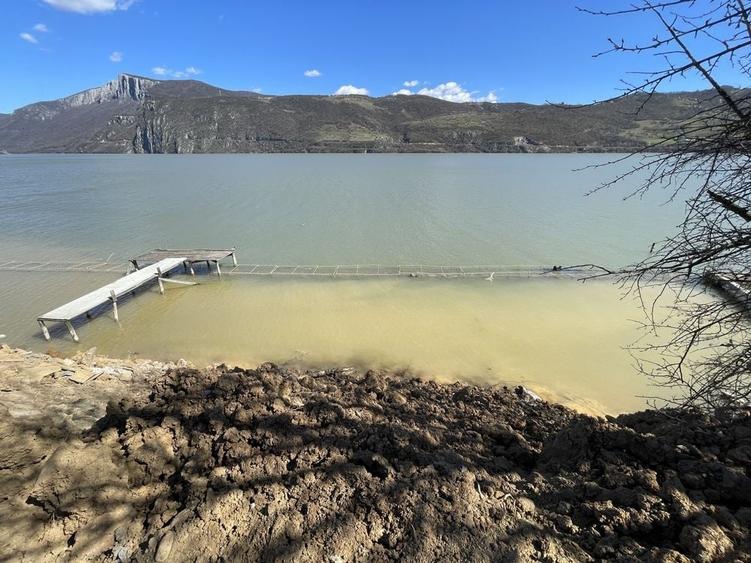 Teren de 783 mp, în Dubova