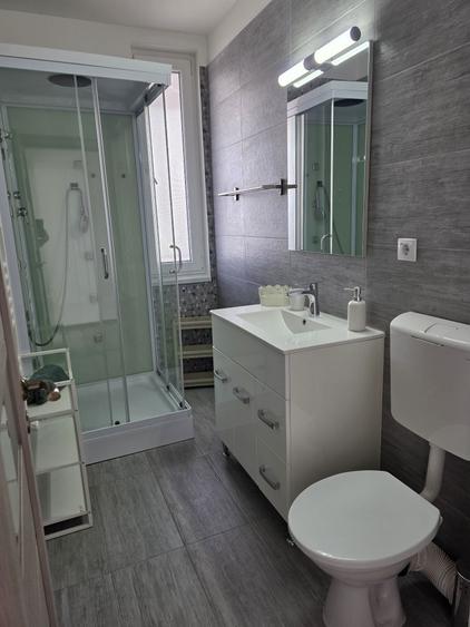 Apartament cu 3 camere semidecomandat în Baciu