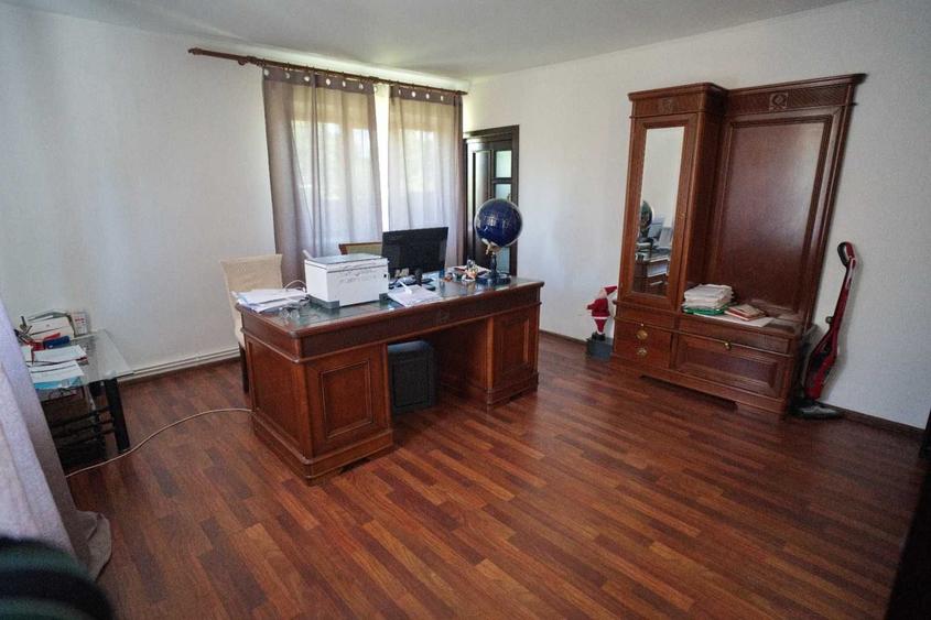 Casă cu 4 camere în Răducăneni