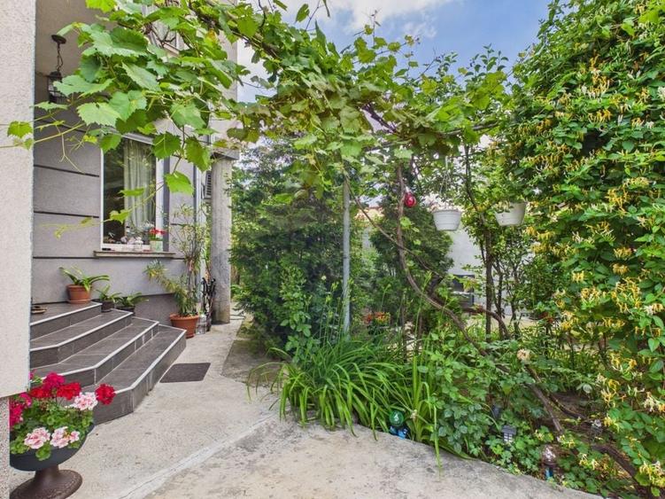 Casă individuală cu 5 camere cu Teren 356 Mp în Bucureștii Noi