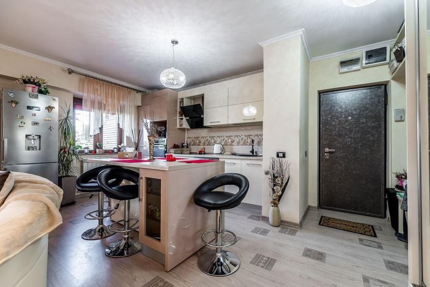 Apartament cu 2 camere decomandat în Intim