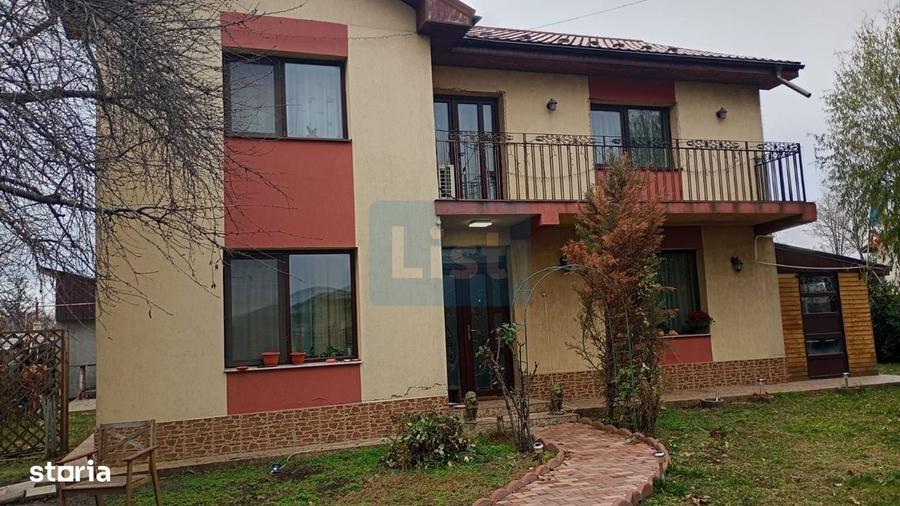 Casă cu 4 camere cu Teren 1100 Mp în Vânători