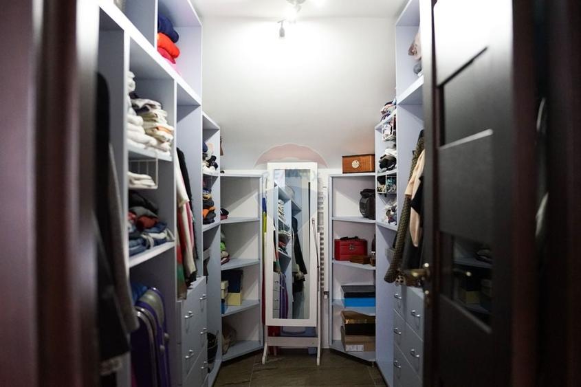 Casă individuală cu 5 camere cu Teren 704 Mp în Borhanci