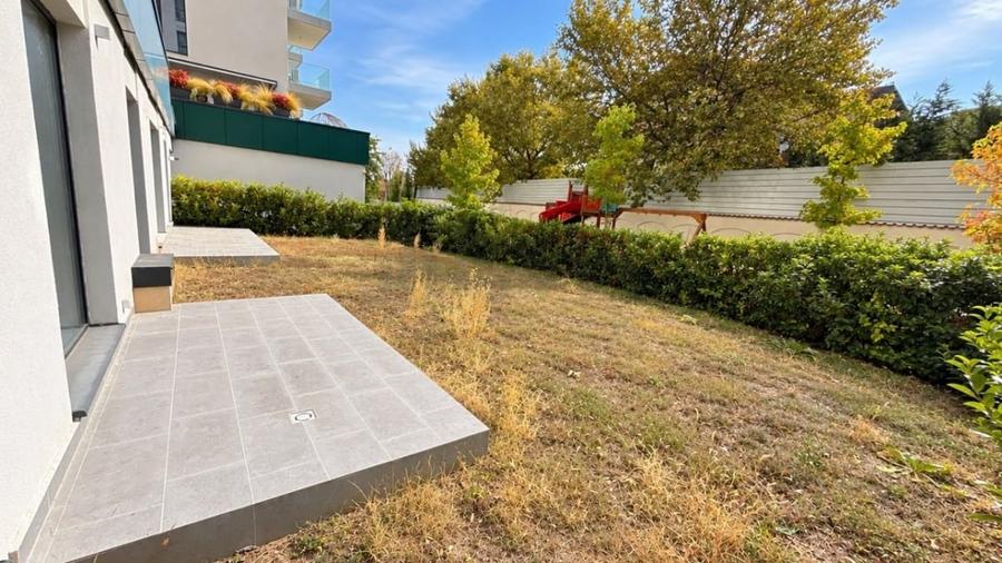 Apartament cu 5 camere decomandat în Băneasa