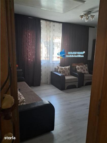 Apartament cu 3 camere decomandat, mobilat în Bradu