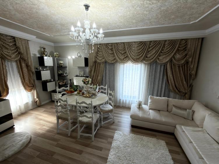 Casă individuală cu 5 camere cu Garaj în Central