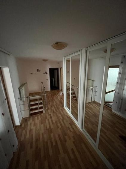 Casă individuală cu 6 camere cu Canalizare în Mangalia