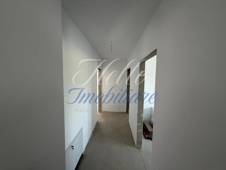 Apartament cu 4 camere semidecomandat în Florești