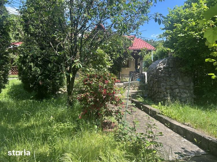 Casă cu 2 camere cu Teren 620 Mp în Piatra Șoimului