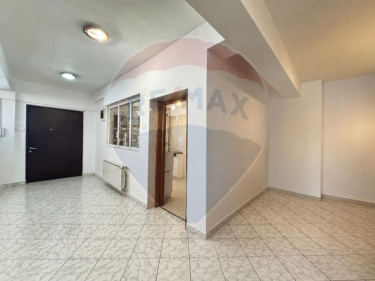 Casă cu 6 camere cu Teren 180 Mp în Giulești