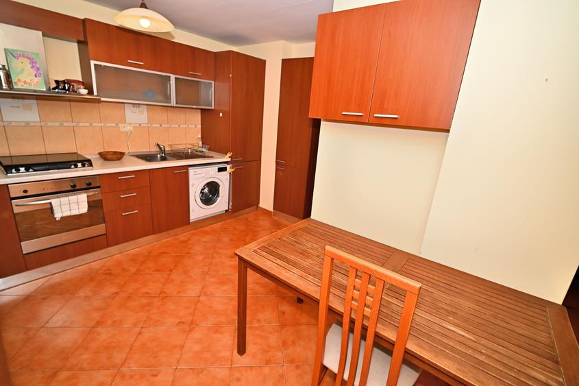 Apartament cu 4 camere semidecomandat în Aviației