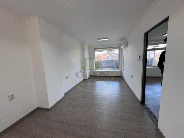 Birou, de 200 mp, în Central