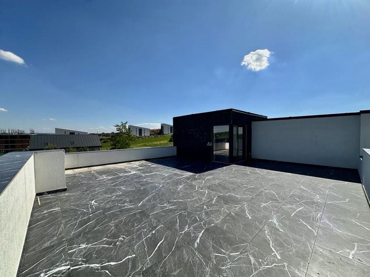 Casă cu 4 camere cu Teren 300 Mp în Rediu