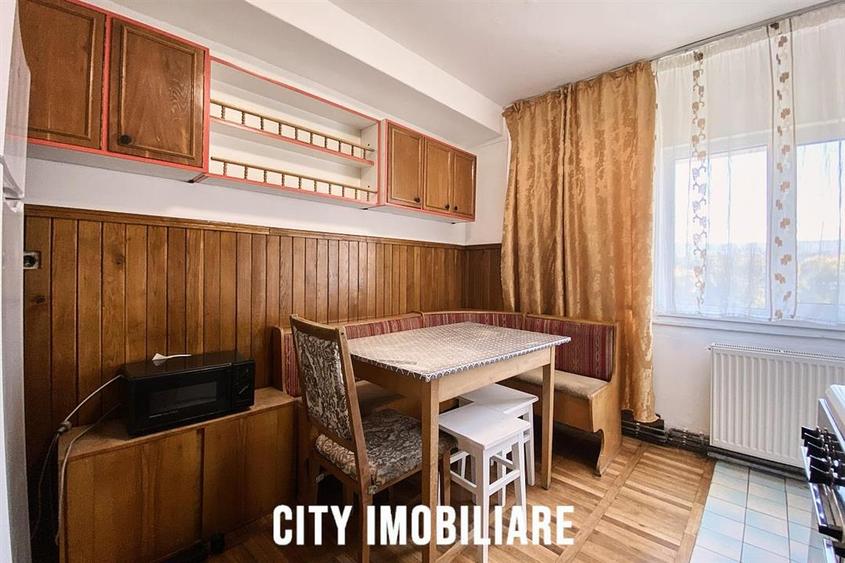 Apartament cu 4 camere decomandat în Semicentral