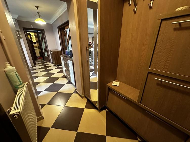 Apartament cu 3 camere decomandat în Virtuții