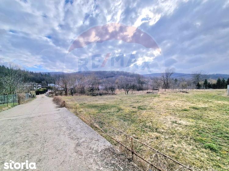 Teren de 2286 mp, în Mărgineni