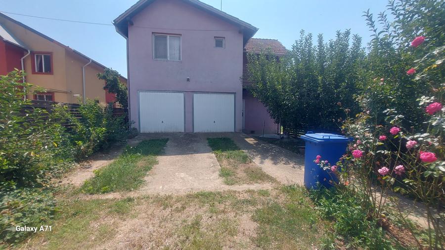 Casă individuală cu 10 camere cu Canalizare în Grădiștea
