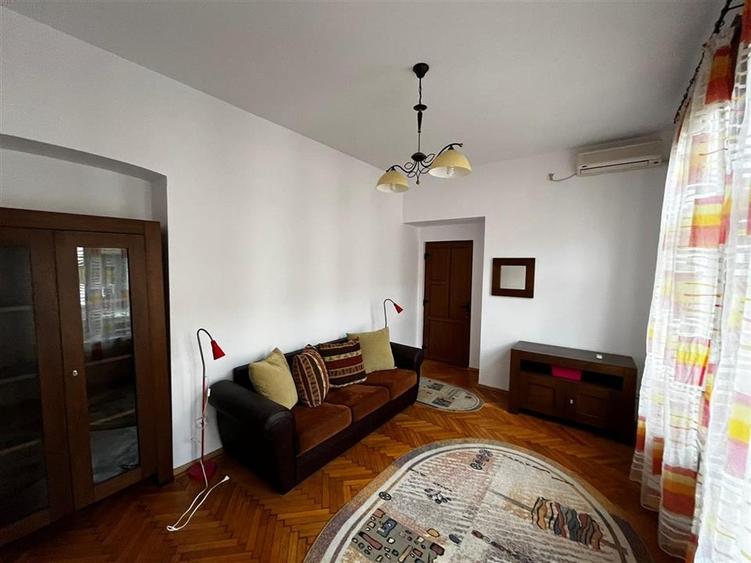 Apartament cu 2 camere semidecomandat, mobilat în Ultracentral