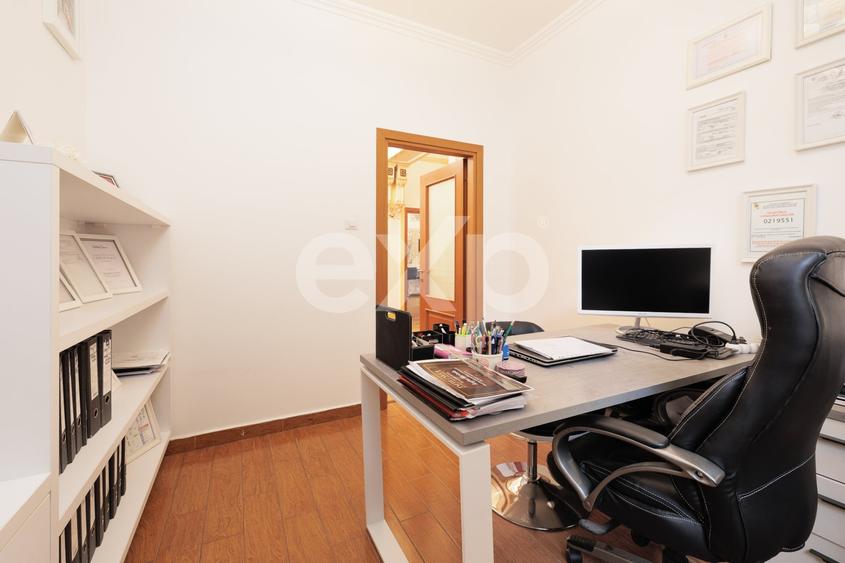 Apartament cu 5 camere decomandat, mobilat în Romană