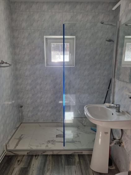 Apartament cu 3 camere semidecomandat, mobilat în Azuga