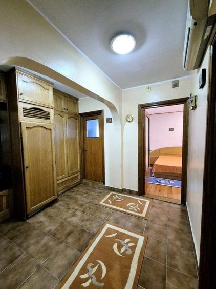 Apartament cu 2 camere decomandat, mobilat în Casa de Cultură