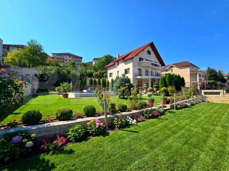 Casă individuală cu 7 camere cu Piscina în Andrei Mureșanu