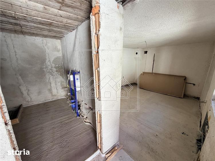 Casă cu 7 camere cu Teren 2600 Mp în Laslea