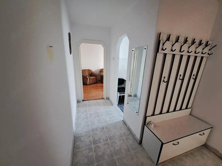 Apartament cu 3 camere decomandat în Exterior Vest