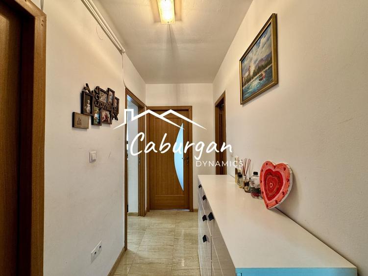 Apartament cu 3 camere semidecomandat, mobilat în Șelimbăr