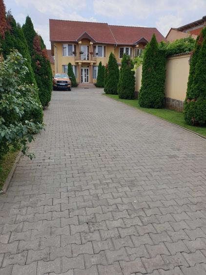 Casă cu 4 camere cu Teren 400 Mp în Iosia