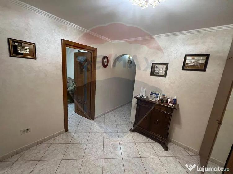 Apartament cu 3 camere decomandat în Central