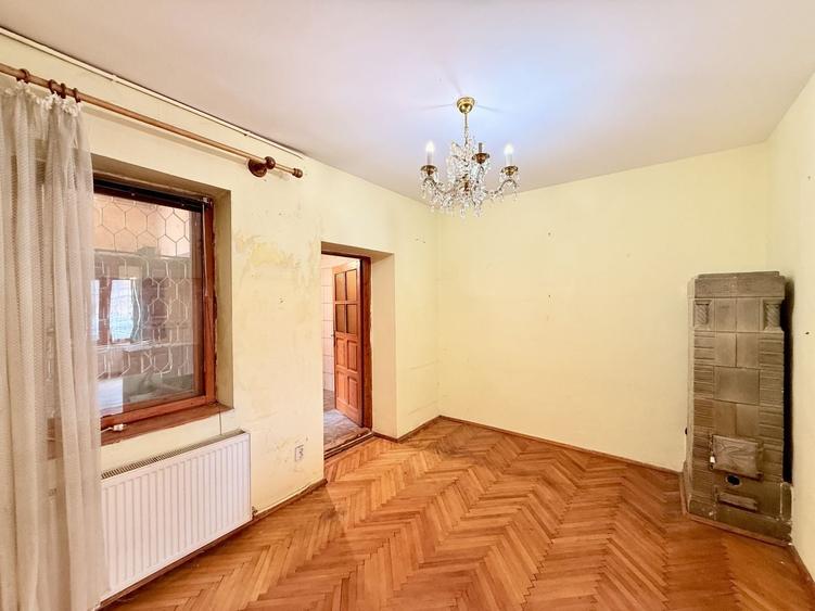 Casă cu 6 camere cu Canalizare în Regie