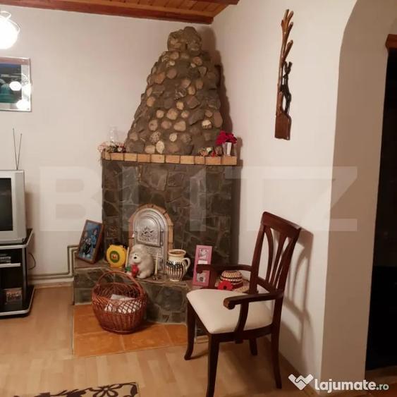 Casă cu 5 camere cu Teren 586 Mp în Poiana Țapului