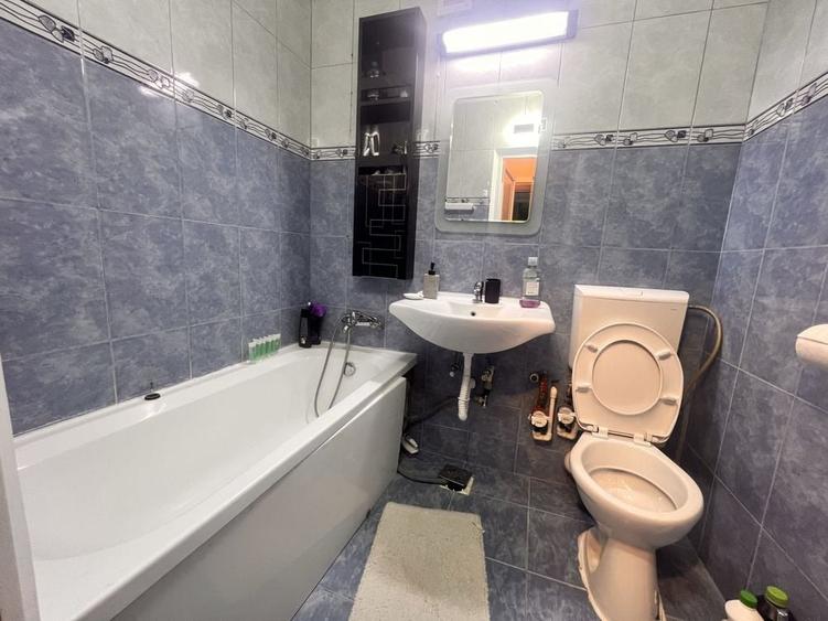 Apartament cu 3 camere decomandat în Giurgiului