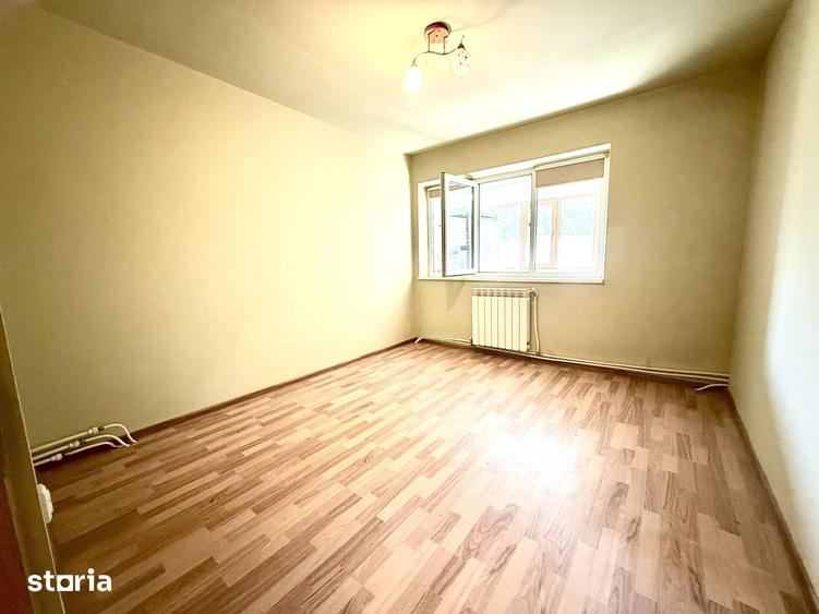 Apartament cu 3 camere semidecomandat în Gării