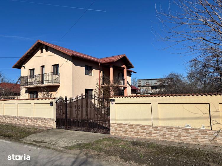 Casă cu 5 camere cu Teren 768 Mp în Poienarii Burchii