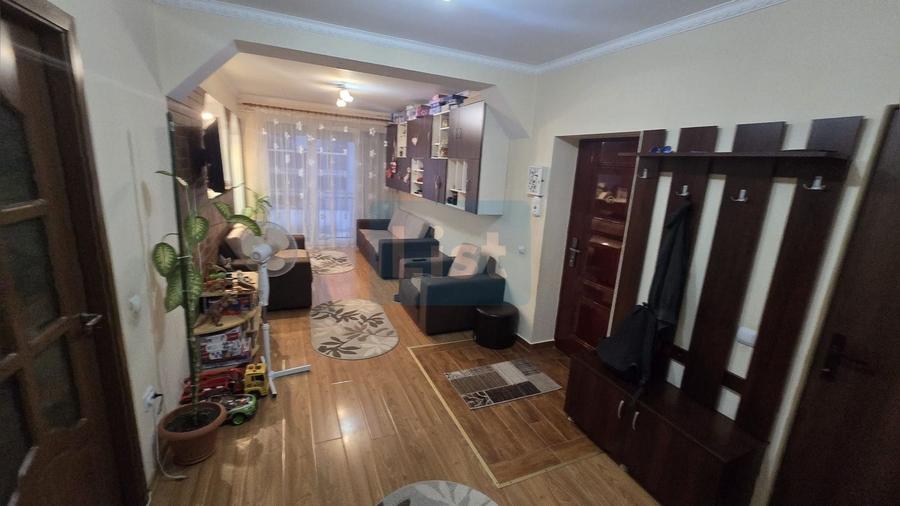 Apartament cu 3 camere semidecomandat în Gherla
