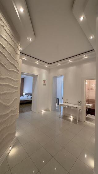 Apartament cu 3 camere decomandat în Exterior Vest