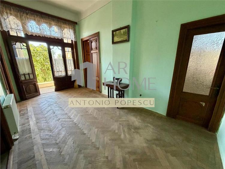Casă individuală cu 6 camere cu Canalizare în Gheorghe Doja