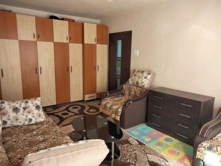 Apartament cu 3 camere semidecomandat în Central