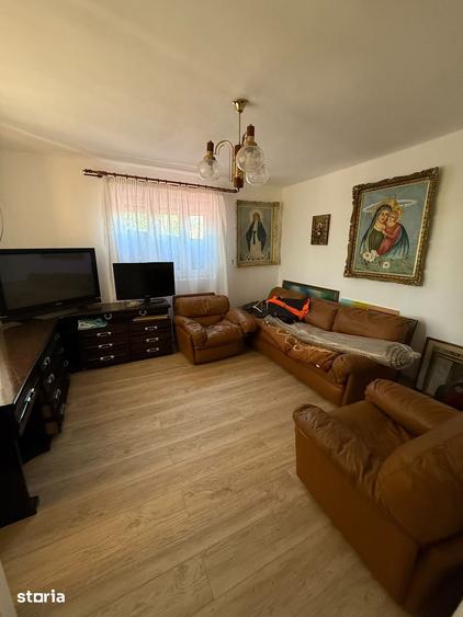 Casă cu 4 camere cu Teren 1900 Mp în Frunzeni