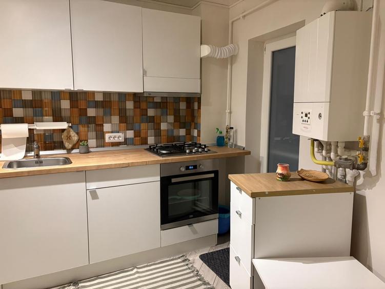 Apartament cu 2 camere decomandat în Casa de Cultură