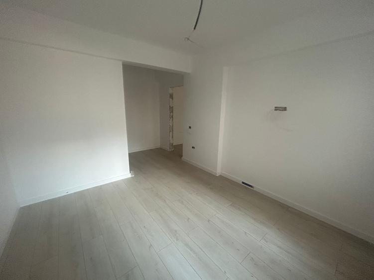 Apartament cu 3 camere decomandat în Berceni