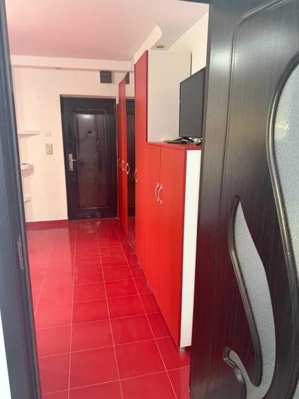 Garsonieră decomandată în Central