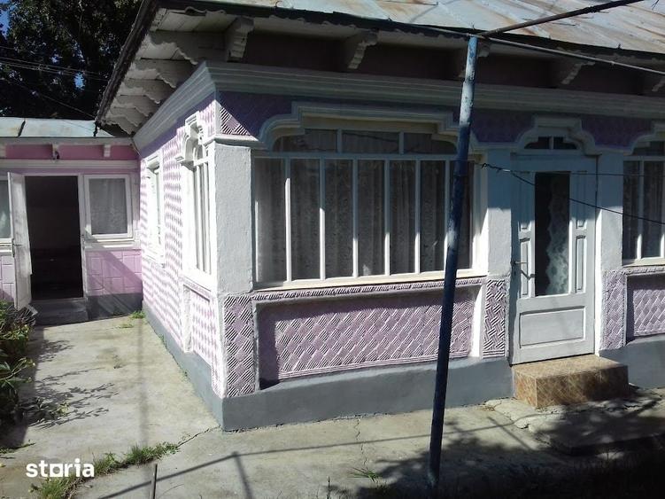 Casă cu 5 camere cu Teren 2800 Mp în Dochia