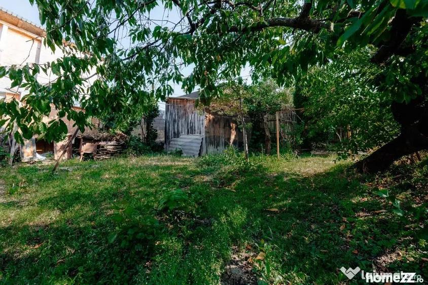 Casă cu 7 camere cu Teren 422 Mp în Central