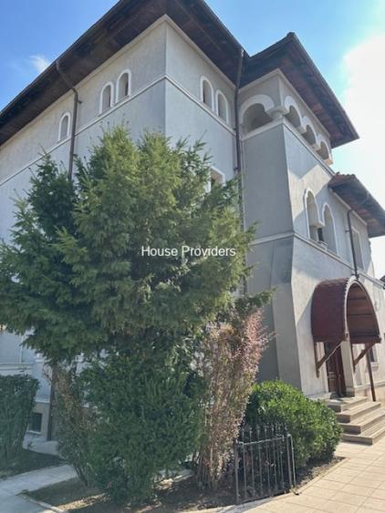Casă cu 12 camere cu Teren 876 Mp în Central